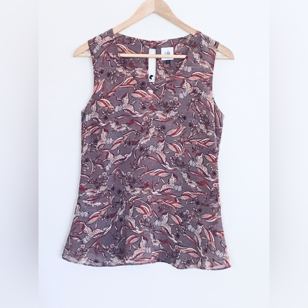Sleeveless Top with elegant bows on the back